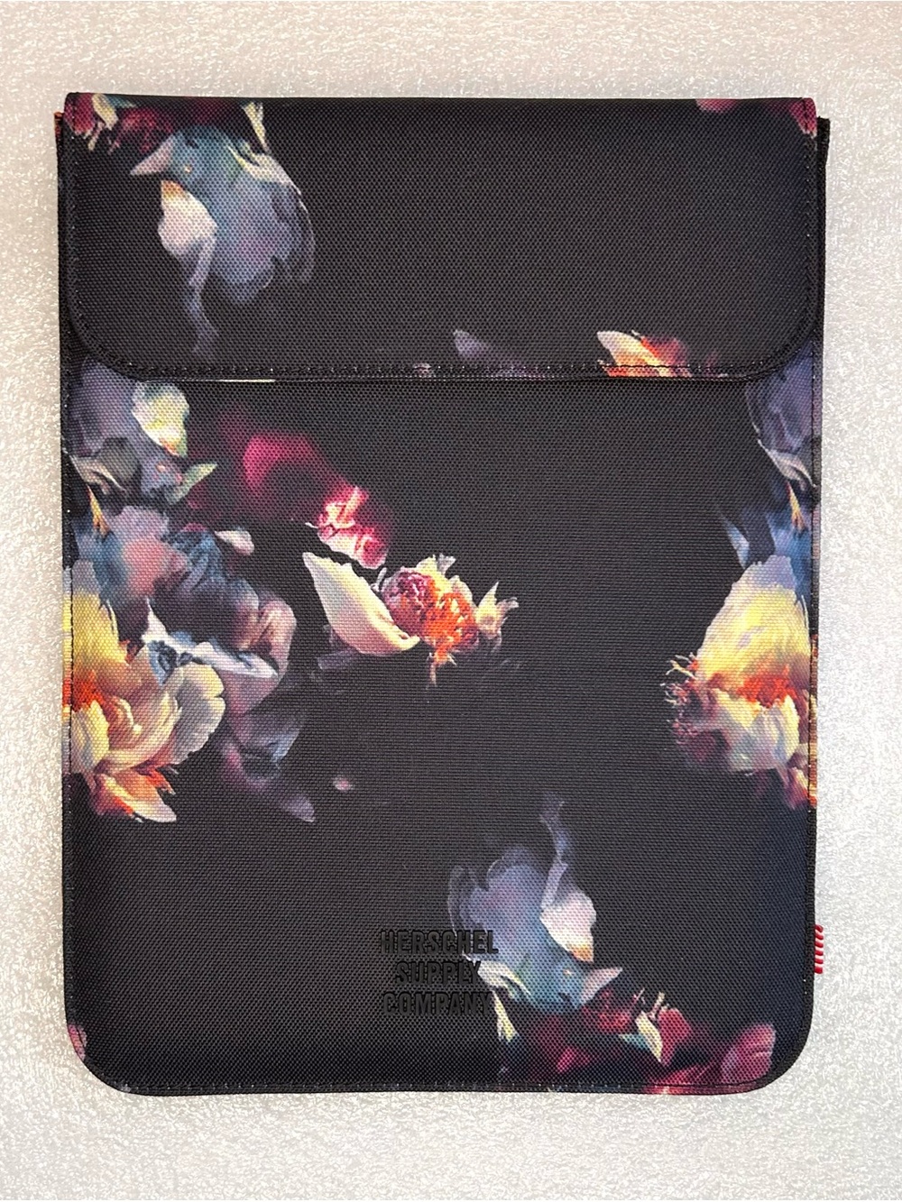 Herschel supply co spokane air sleeve Black Gothic Floral 8x10 New